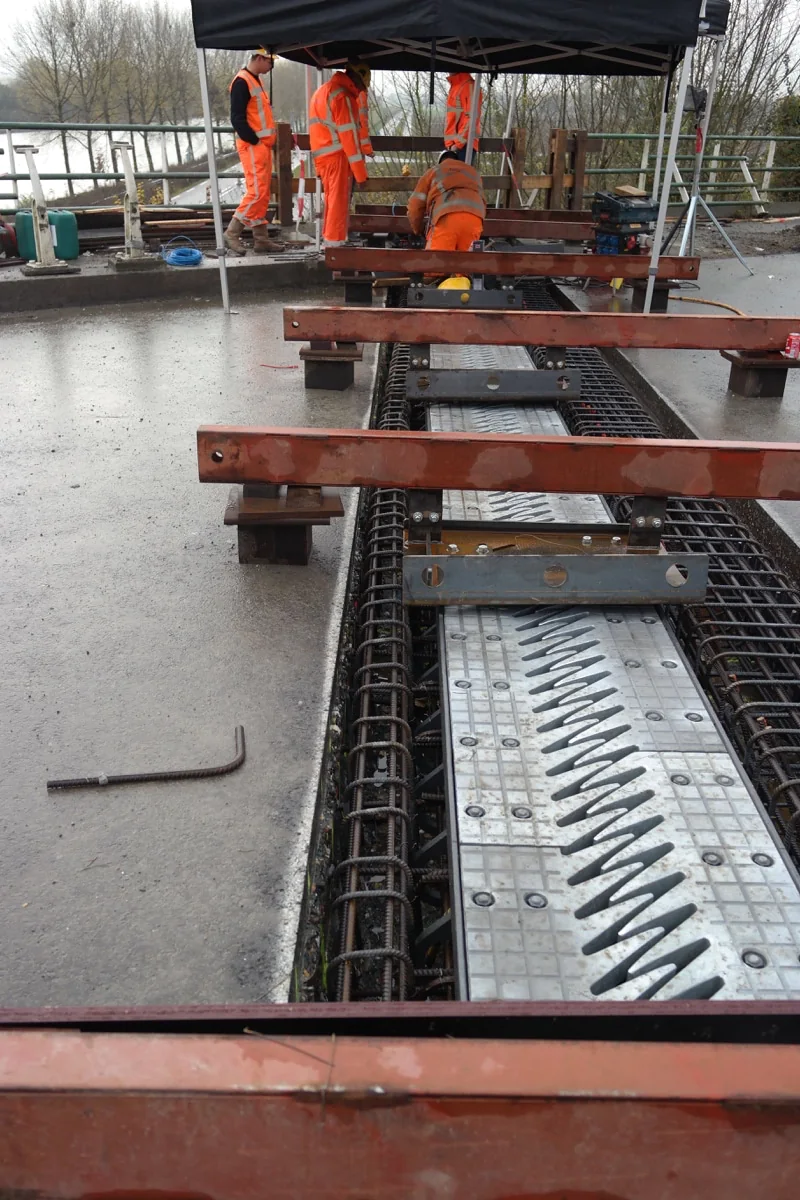 Fingerfahrbahnübergänge aus Stahl