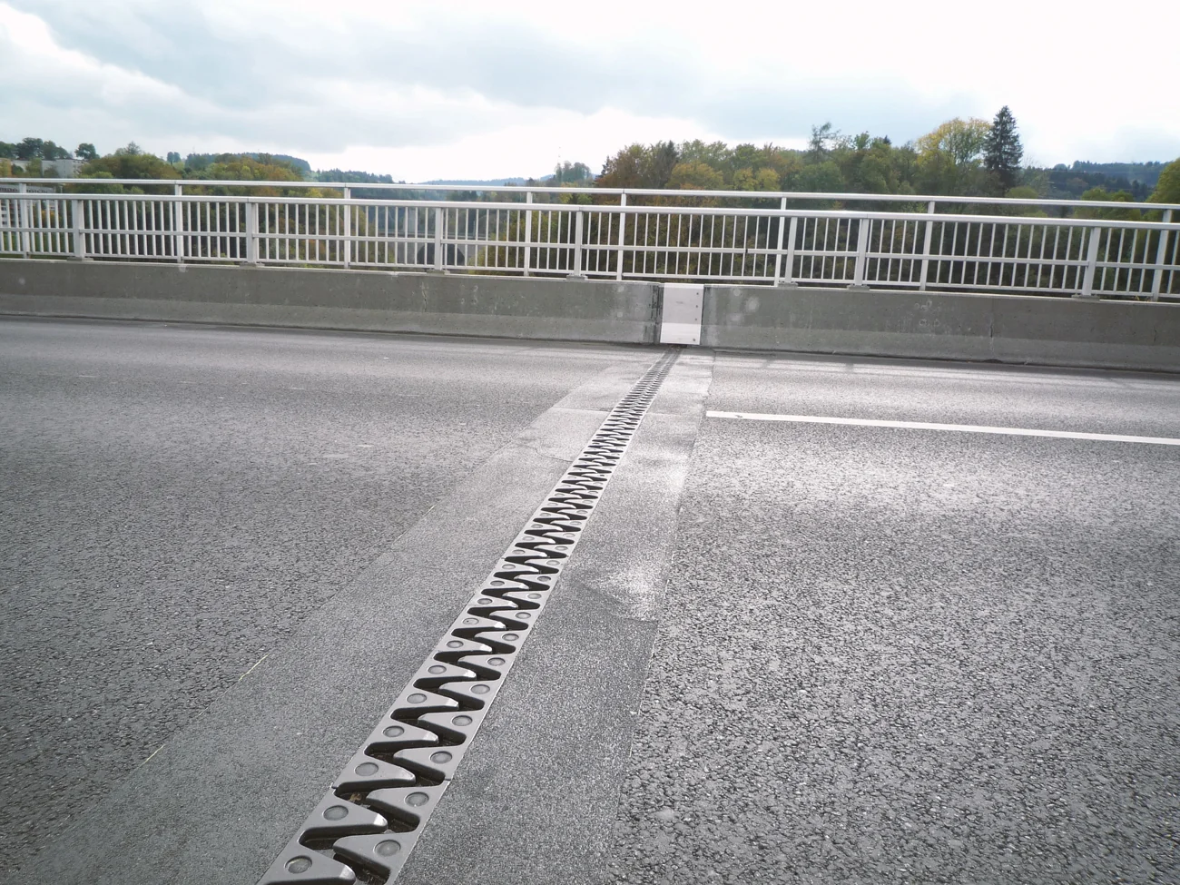 Fingerfahrbahnübergänge aus Stahl